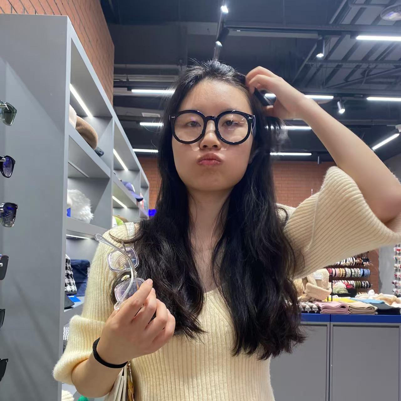 Chloe Liu
 文化交流与活动策划